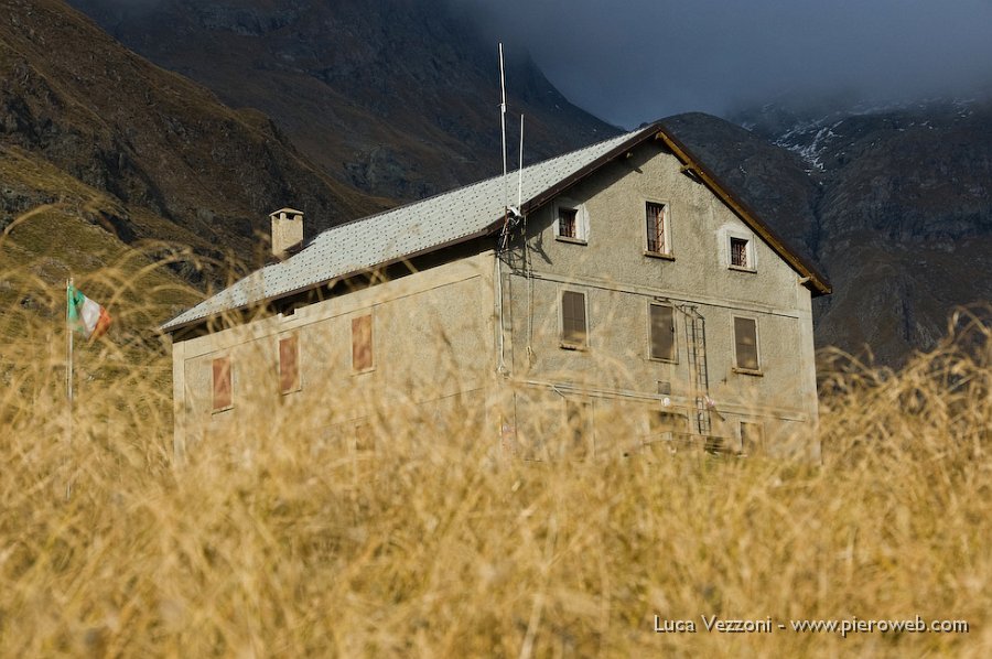 26- Spunta il rifugio Barbellino.jpg